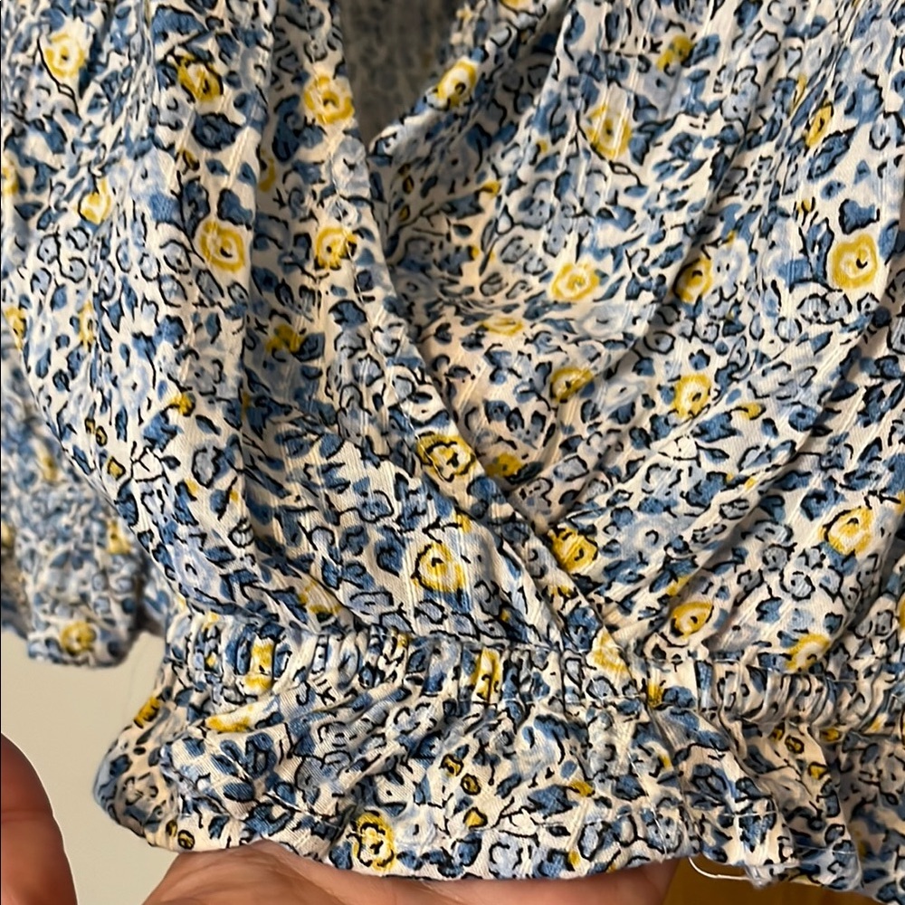 Universal Thread XL Ruffled Flutter Sleeve Blouse, blue & yellow floral - Picture 5 of 7